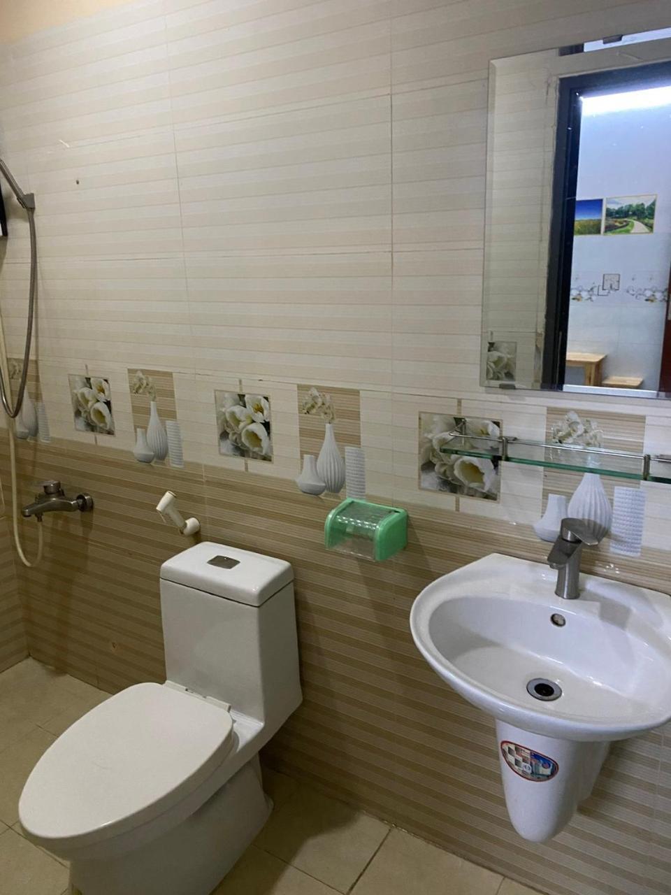 Hotel Khach San Nguyen Trung Thành Pho Ho Chí Minh Esterno foto